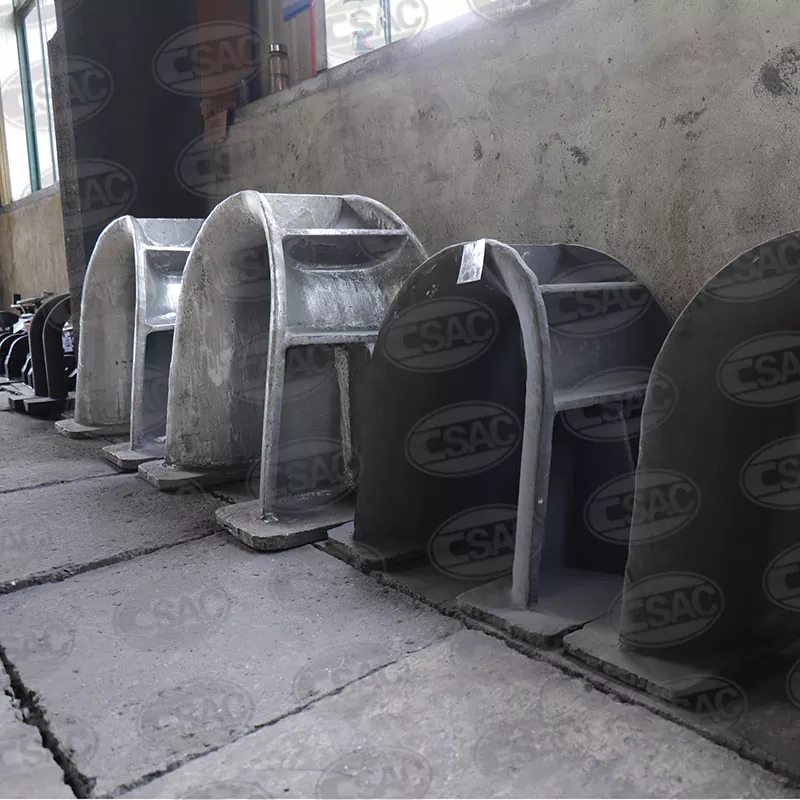 Mitä ankkuriketjun lisävarusteita on käytettävissä merenkäyttöön?